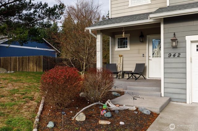 942 Walker Heights Place, Oak Harbor, WA 98277