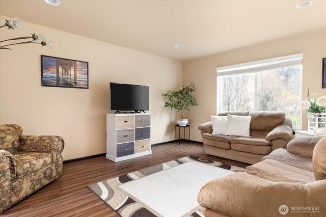 942 Walker Heights Place, Oak Harbor, WA 98277