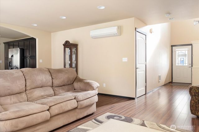 942 Walker Heights Place, Oak Harbor, WA 98277