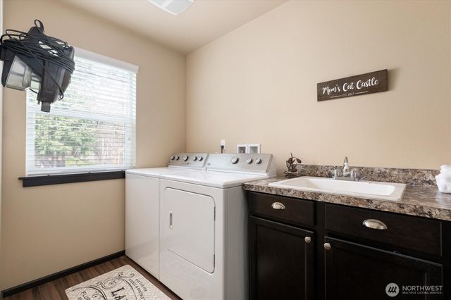 942 Walker Heights Place, Oak Harbor, WA 98277