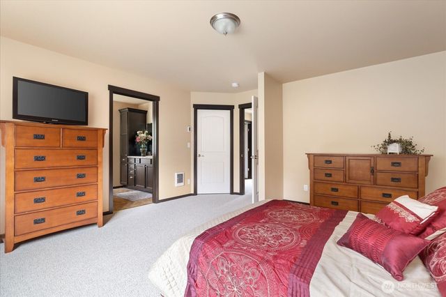 942 Walker Heights Place, Oak Harbor, WA 98277