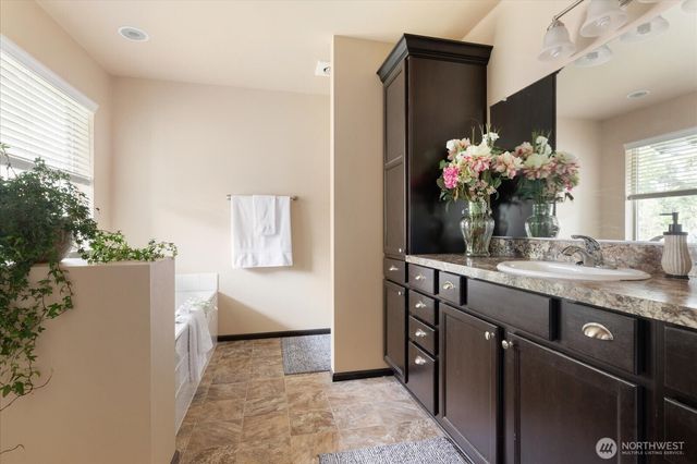 942 Walker Heights Place, Oak Harbor, WA 98277