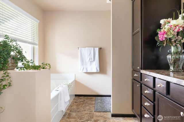 942 Walker Heights Place, Oak Harbor, WA 98277