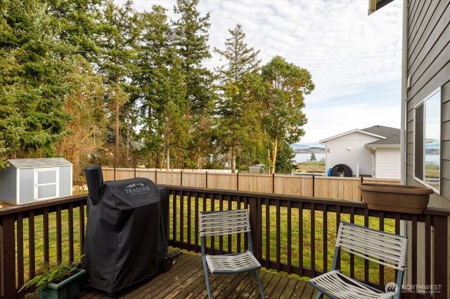 942 Walker Heights Place, Oak Harbor, WA 98277