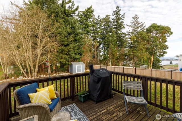 942 Walker Heights Place, Oak Harbor, WA 98277