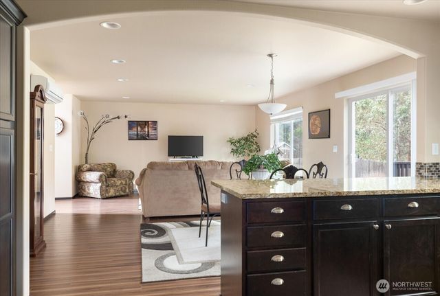 942 Walker Heights Place, Oak Harbor, WA 98277