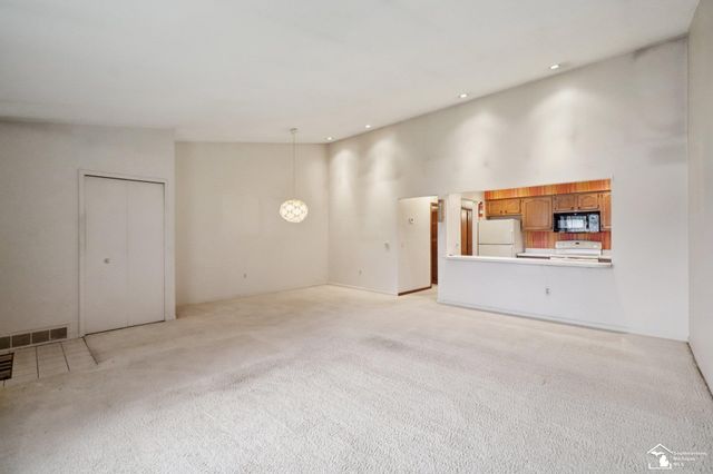 16064 Holz Drive, Southgate, MI 48195