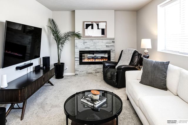 21054 Madison Street, Elkhorn, NE 68022