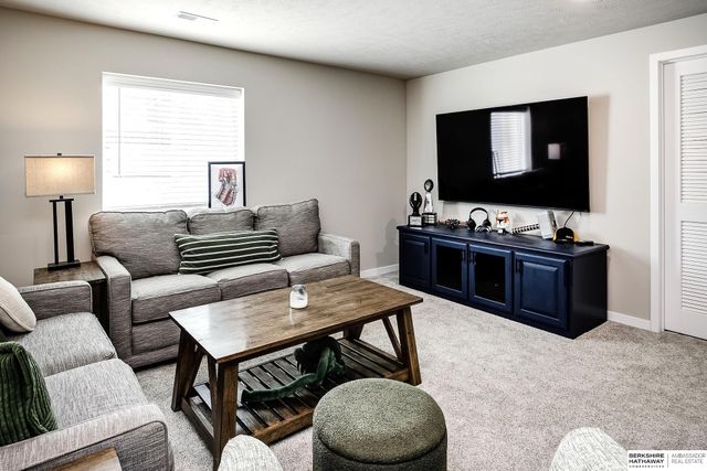 21054 Madison Street, Elkhorn, NE 68022