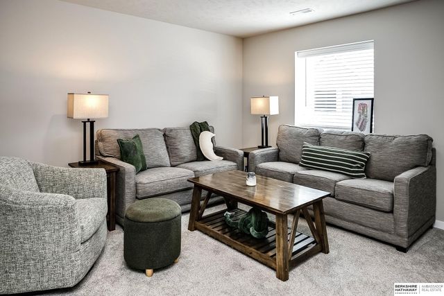 21054 Madison Street, Elkhorn, NE 68022