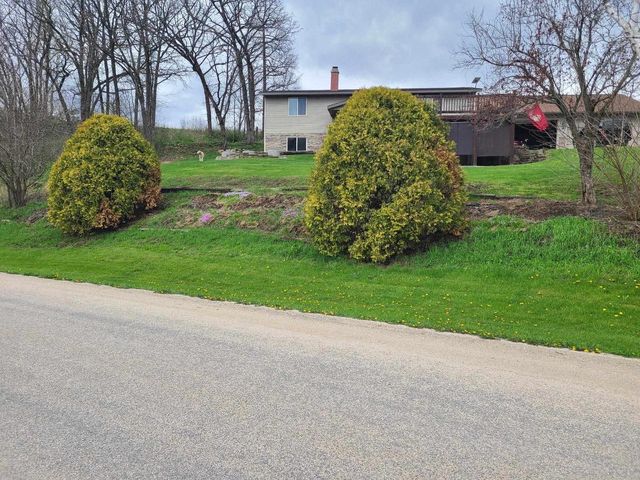5486 Green River Road, Fennimore, WI 53809