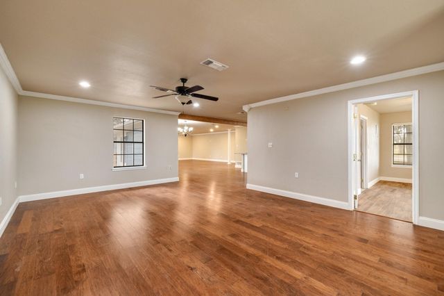 102 Bowie Cove, Gainesville, TX 76240