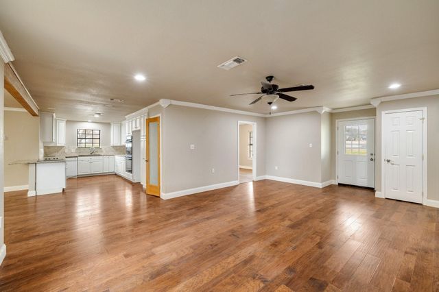 102 Bowie Cove, Gainesville, TX 76240