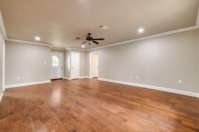 102 Bowie Cove, Gainesville, TX 76240