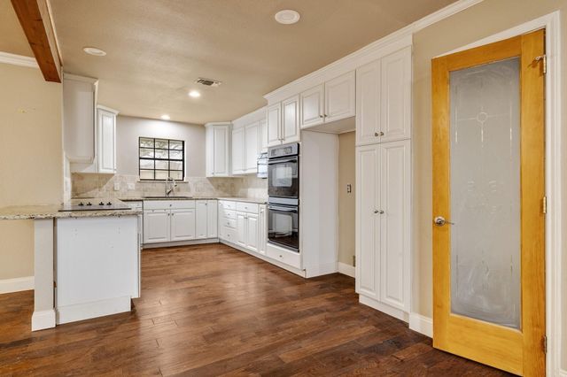 102 Bowie Cove, Gainesville, TX 76240