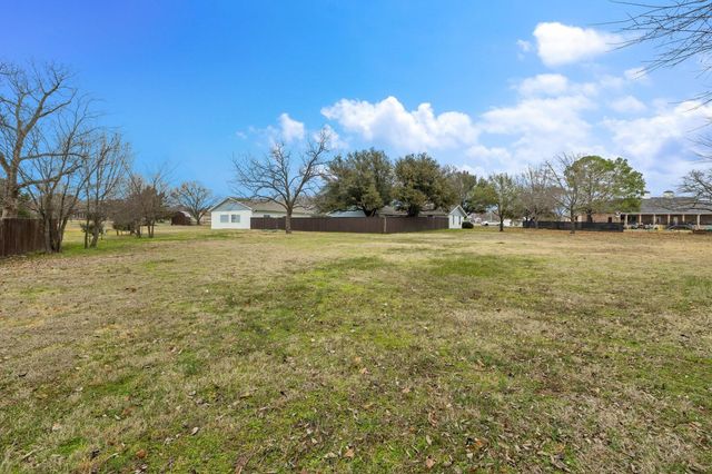 102 Bowie Cove, Gainesville, TX 76240