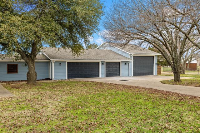102 Bowie Cove, Gainesville, TX 76240