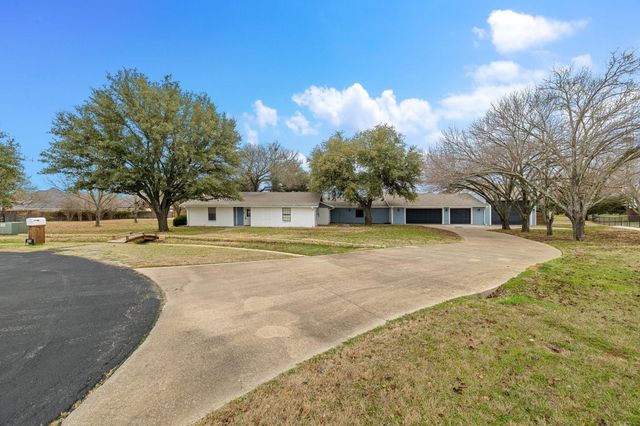 102 Bowie Cove, Gainesville, TX 76240