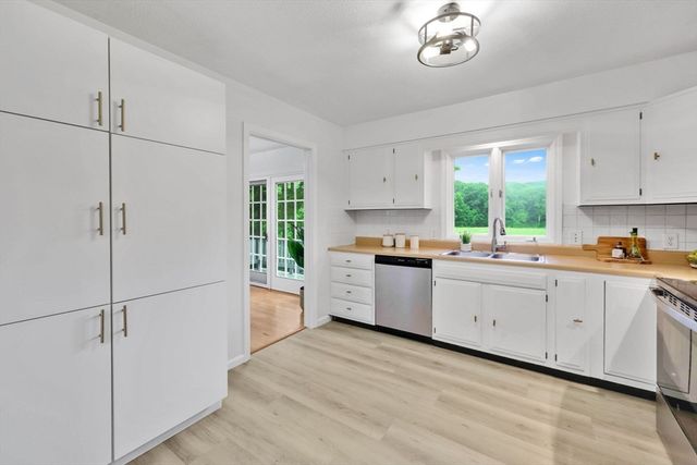 210 Strong St, Amherst, MA 01002