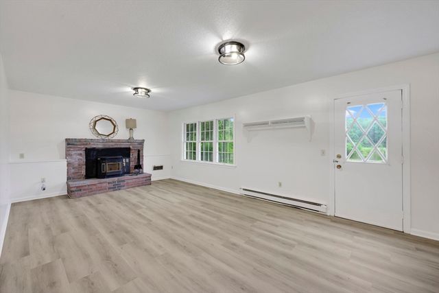 210 Strong St, Amherst, MA 01002