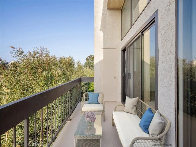8180 Manitoba Street 302, Playa Del Rey, CA 90293