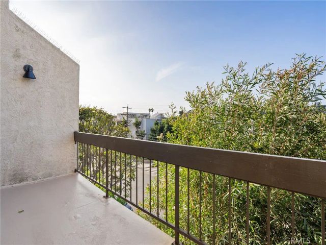 8180 Manitoba Street 302, Playa Del Rey, CA 90293