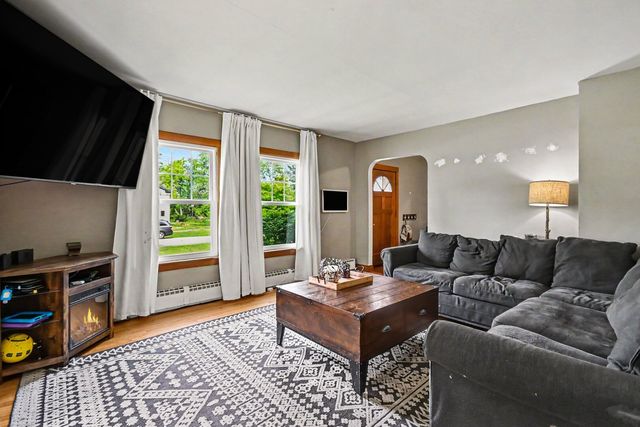8901 Elm Avenue, Burr Ridge, IL 60527
