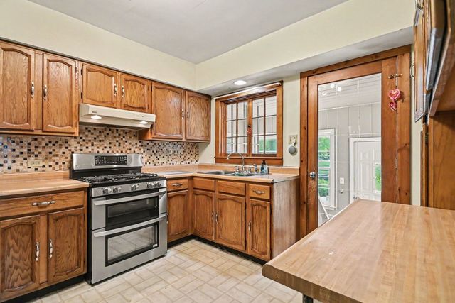 8901 Elm Avenue, Burr Ridge, IL 60527