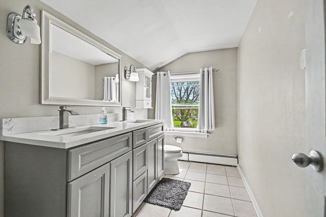 8901 Elm Avenue, Burr Ridge, IL 60527