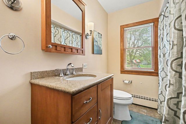 8901 Elm Avenue, Burr Ridge, IL 60527