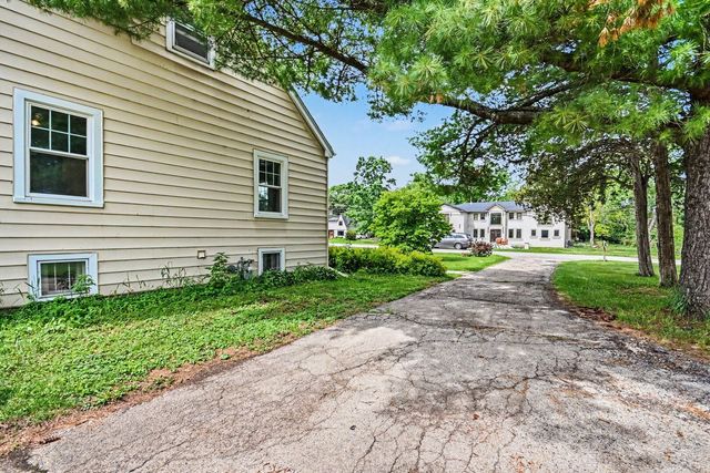 8901 Elm Avenue, Burr Ridge, IL 60527