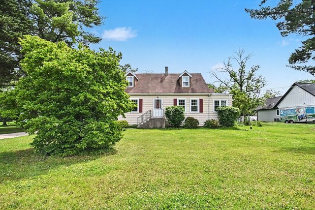 8901 Elm Avenue, Burr Ridge, IL 60527