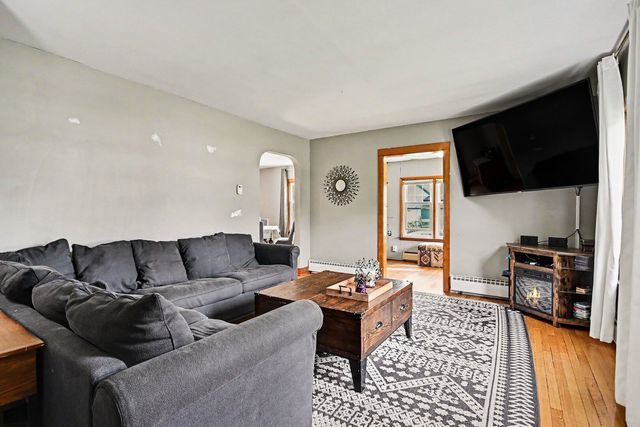 8901 Elm Avenue, Burr Ridge, IL 60527