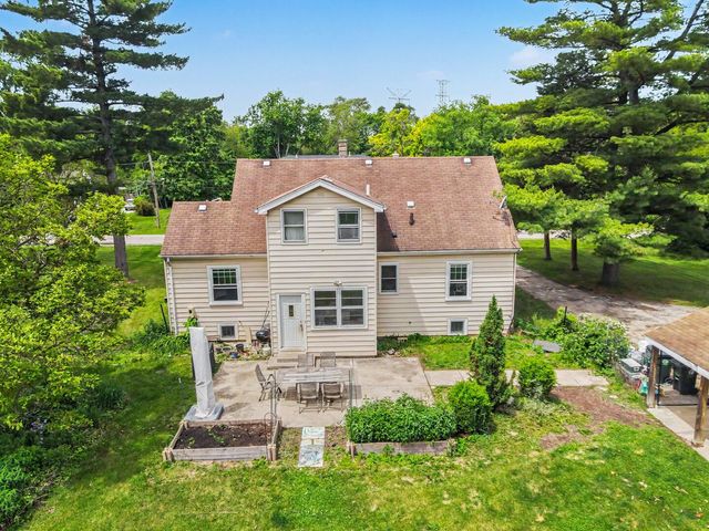 8901 Elm Avenue, Burr Ridge, IL 60527
