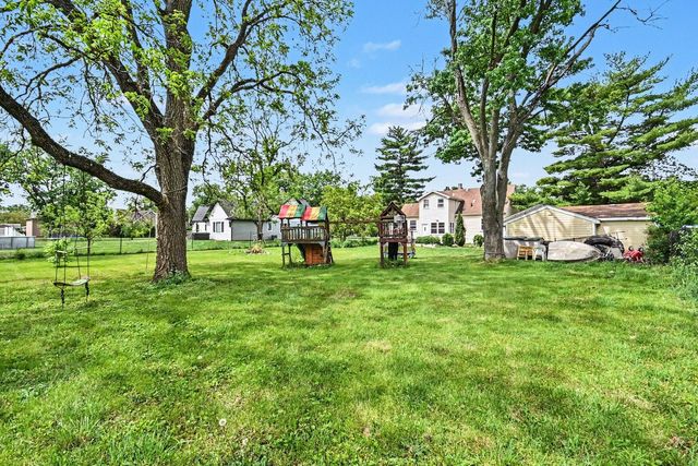 8901 Elm Avenue, Burr Ridge, IL 60527