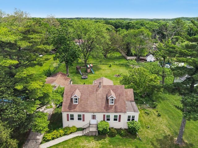 8901 Elm Avenue, Burr Ridge, IL 60527