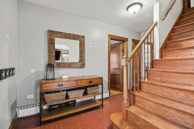 8901 Elm Avenue, Burr Ridge, IL 60527