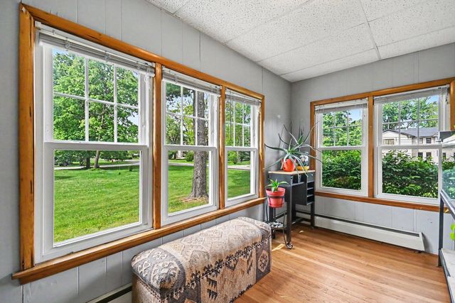 8901 Elm Avenue, Burr Ridge, IL 60527