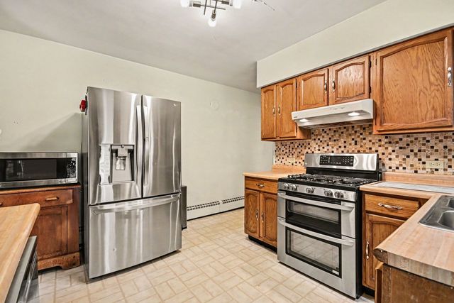 8901 Elm Avenue, Burr Ridge, IL 60527