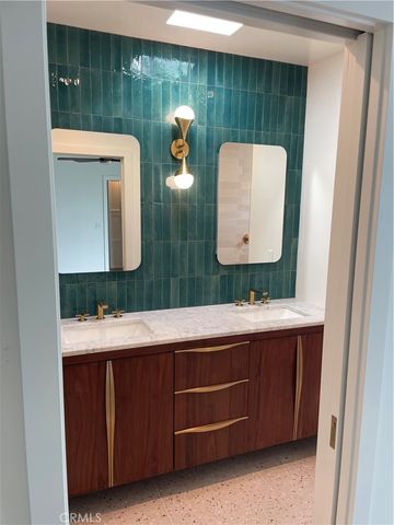 536 1st, Manhattan Beach, CA 90266