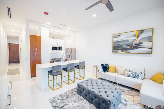 400 S Old Woodward Avenue 306, Birmingham, MI 48009