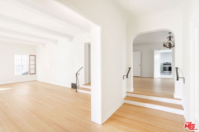 165 S Mansfield Avenue, Los Angeles, CA 90036