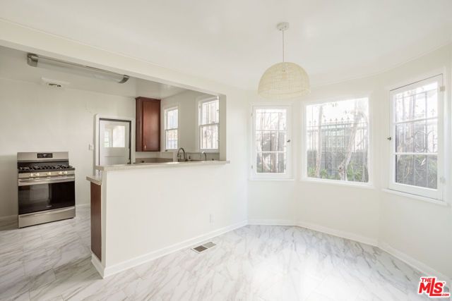 165 S Mansfield Avenue, Los Angeles, CA 90036