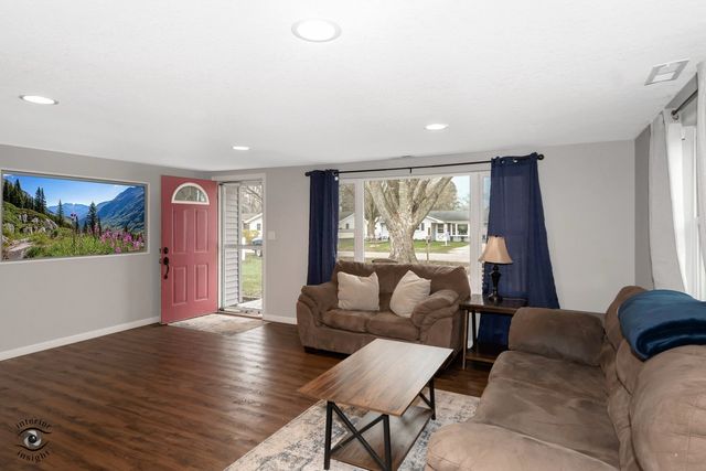 2111 Woodview Drive, Wilmington, IL 60481