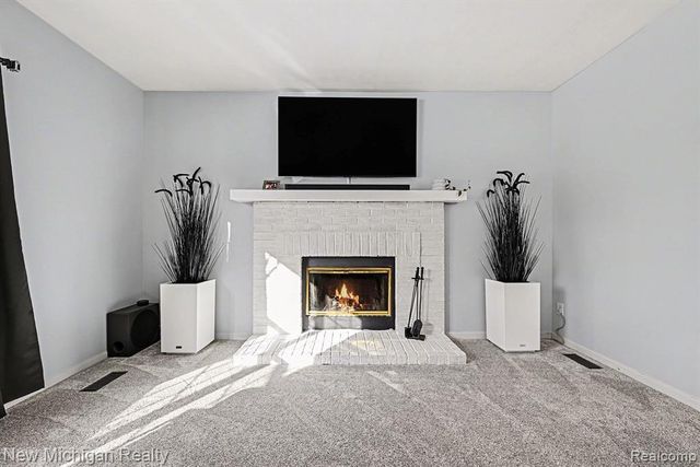 6612 Ashley Court, Waterford, MI 48327