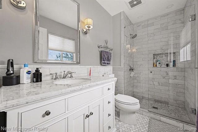 6612 Ashley Court, Waterford, MI 48327