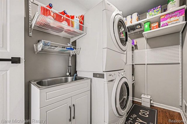 6612 Ashley Court, Waterford, MI 48327