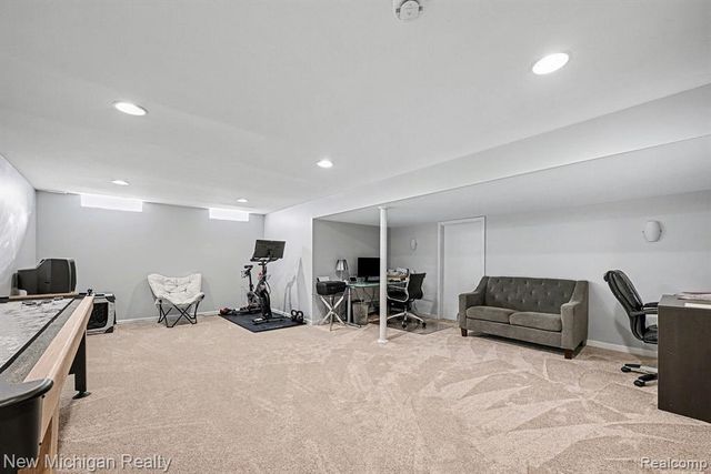 6612 Ashley Court, Waterford, MI 48327