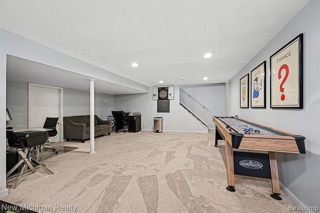 6612 Ashley Court, Waterford, MI 48327