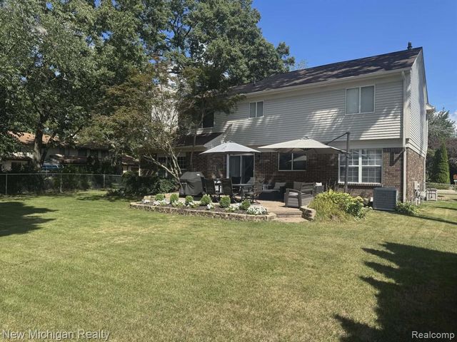 6612 Ashley Court, Waterford, MI 48327